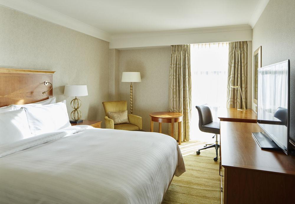 London Marriott Hotel Kensington Екстер'єр фото