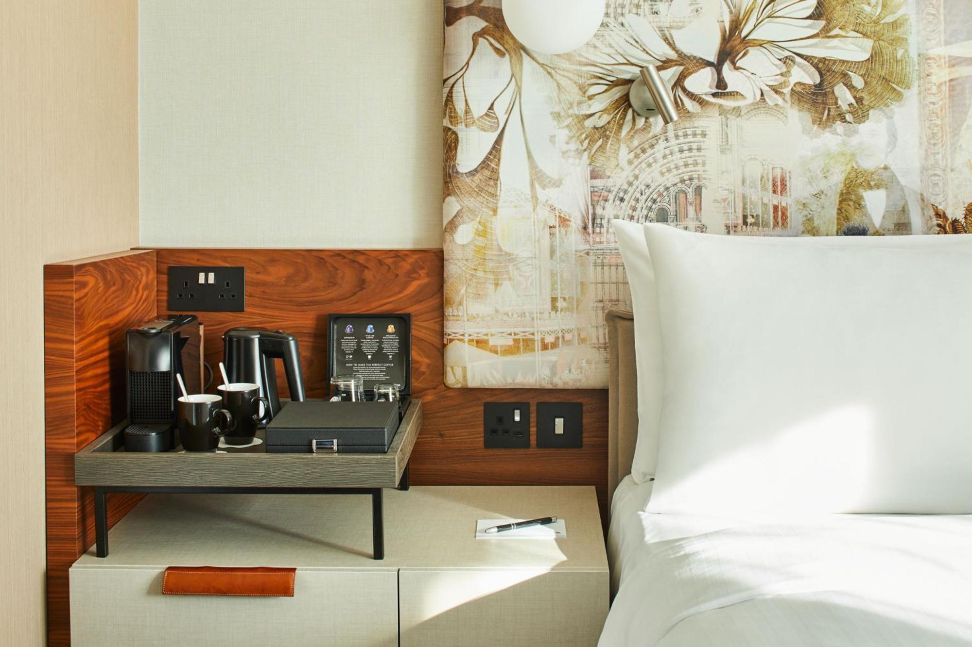 London Marriott Hotel Kensington Екстер'єр фото